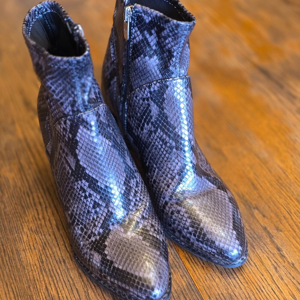 MARC FISHER Women's Dyvine Ankle Boot -size 7.5 - Gray & Black Snakeskin - Picture 2 of 7